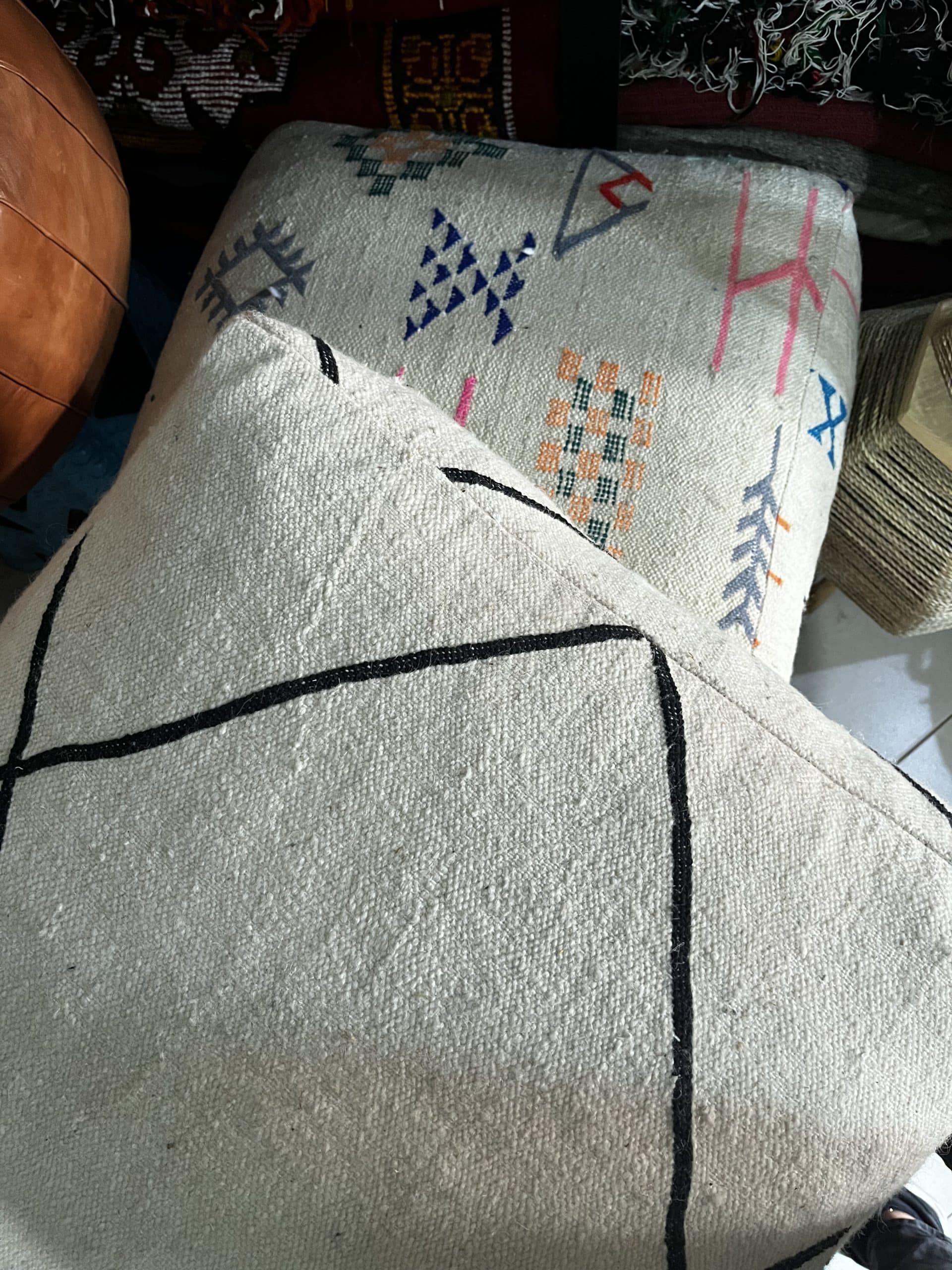 Pouf berbère - Blanc cassé avec lignes noires - 60 cm * 60 cm * 20 cm