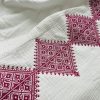 couverture bébé lange et polaire blanche avec broderie Fessi rose fushia