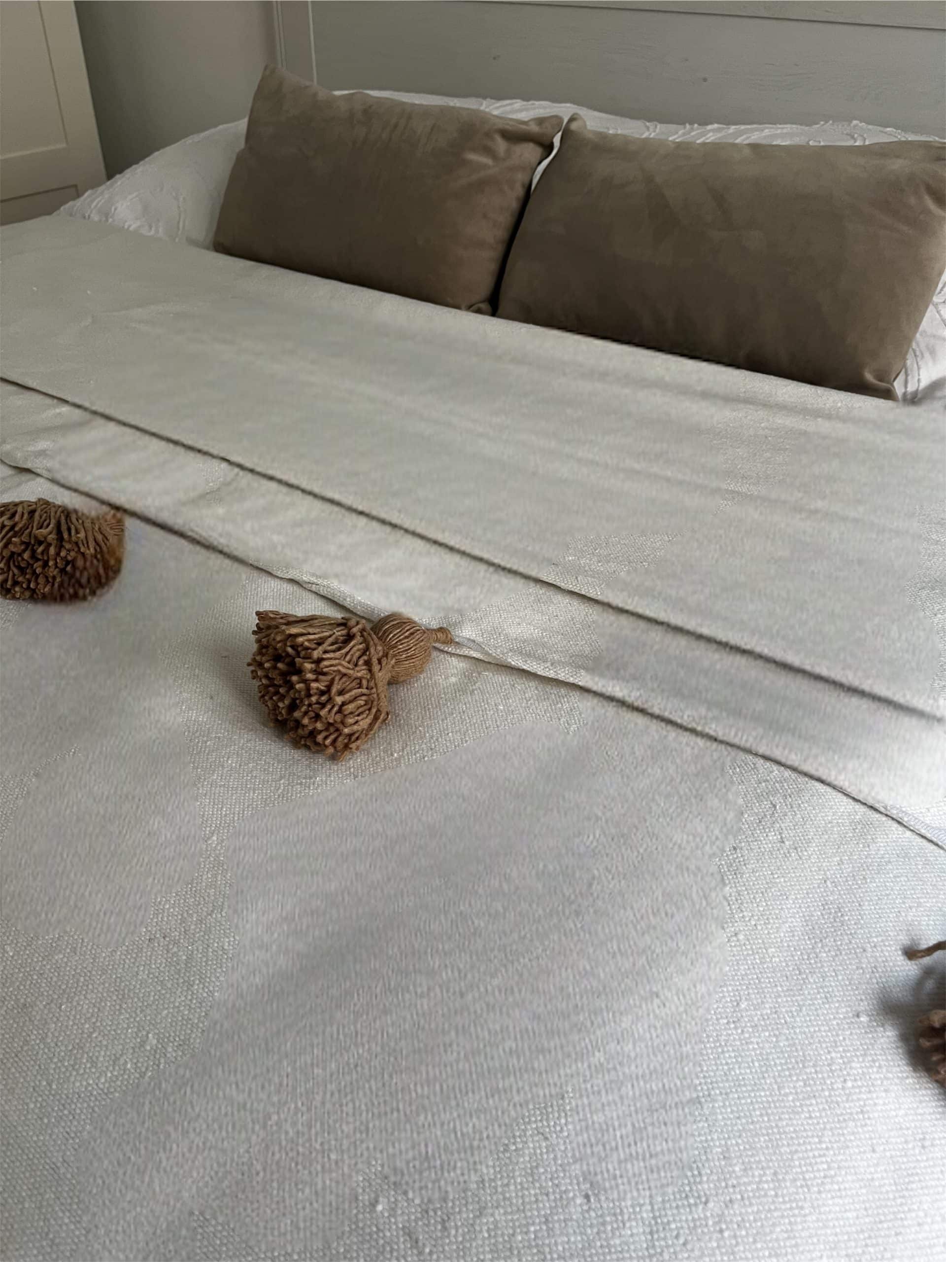 Couvre-lit tissé à la main écru et camel