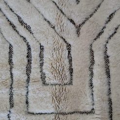 Alternative view of Tapis Berbère Mrirt – Rainures grises